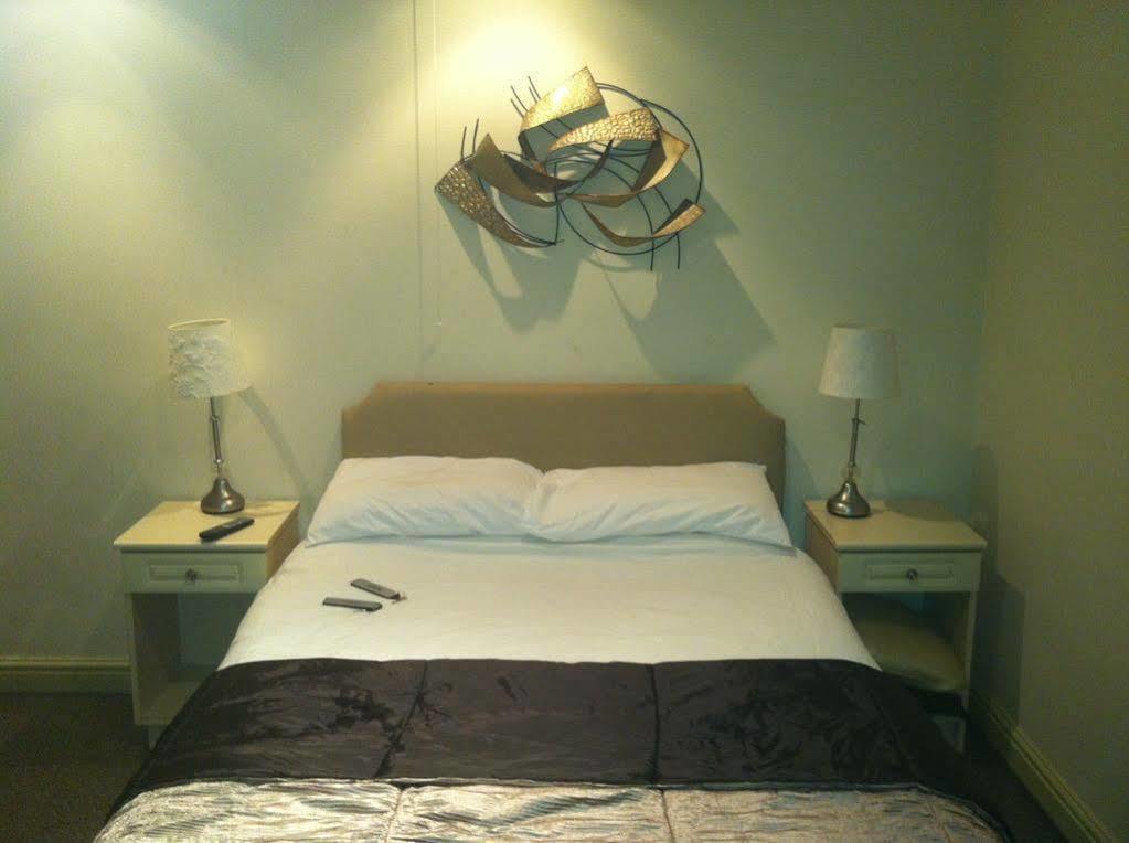 Dimple Well Lodge Hotel ウェイクフィールド エクステリア 写真